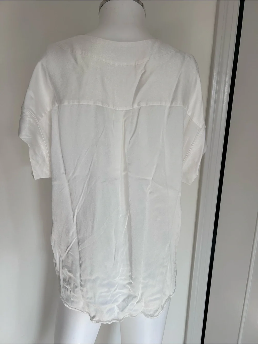 Rails Nala Ivory Satin V-Neck Blouse Size M